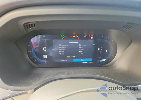 2025 Volvo Xc60 Plus z USA, uszkodzony, nr VIN YV4M12RC9S1178040